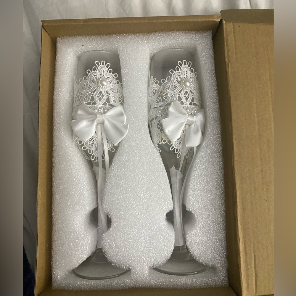 Beautiful Wedding Champagne Laced Flute Set